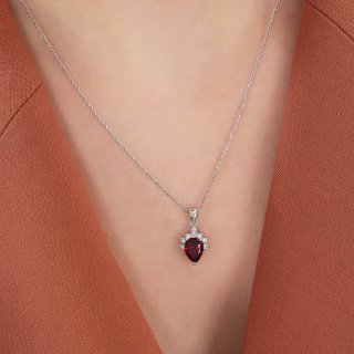 1,45 Karat Pırlanta Yakut Kolye